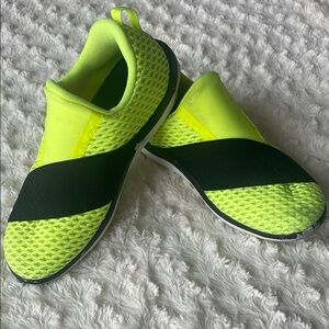🔥NIKE NEON SLIP ON SNEAKERS🔥 Women’s size 7.5